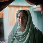 Shilpi Begums make reste till Sverige. Hon är kvar i Bangladesh och jagas av långivare.