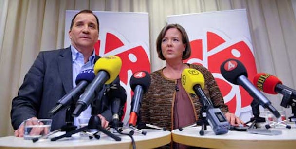 Stefan Löfven och Carin Jämtin på presskonferensen där Socialdemokraternas VU tillkännagav sitt förslag att Löfven blir ny partiordförande.