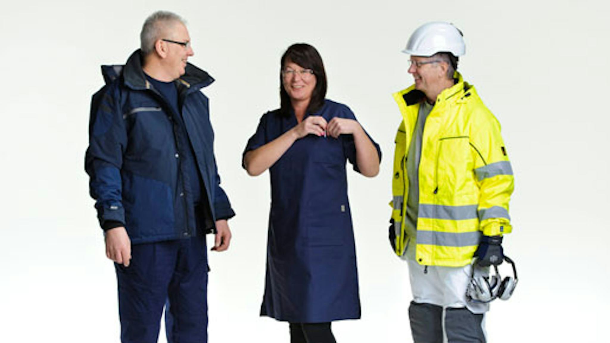 Hans Öhlund, Lenita Granlund och Hans Tilly i yrkeskläder.
