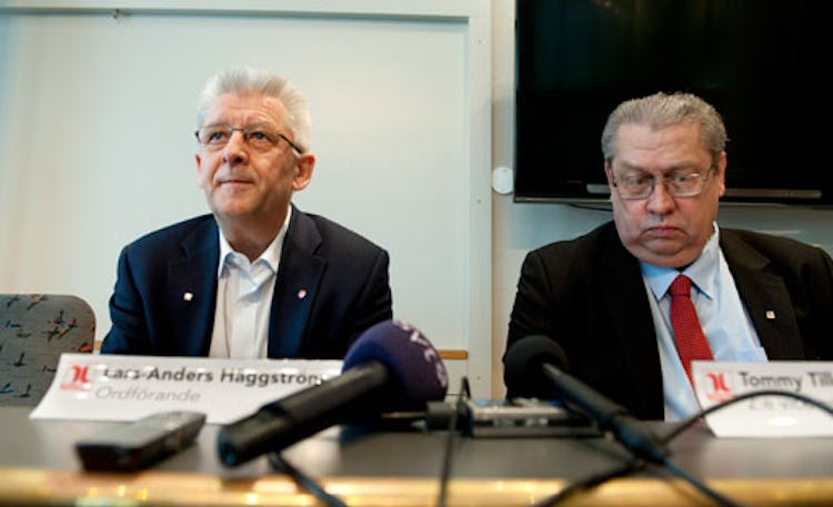 Bistra miner på presskonferensen. Handelsanställdas förbunds ordförande Lars-Anders Häggström och Tommy Tillgren, 2:e vice ordförande.