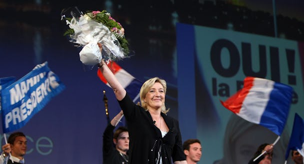 Marine Le Pen, Nationella frontens presidentkandidat, möter supportrar i Marseille.