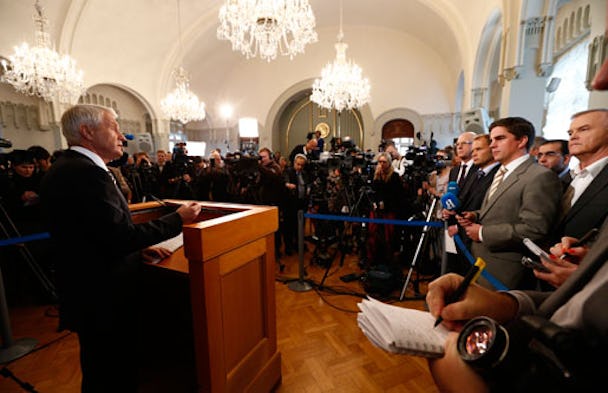 Nobelstiftelsen ordförande Thorbjørn Jagland offentliggör årets fredspristagare i Oslo. Nobels fredspris går i år till EU, meddelar Nobelkommittén i Oslo.