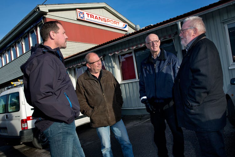 Taxiklubbens ordförande Patrik Emanuelson (till vänster) tillsammans med Tomas Karlsson, Leif Geewe och Mats Jonsson, tre chaufförer som har slutat.