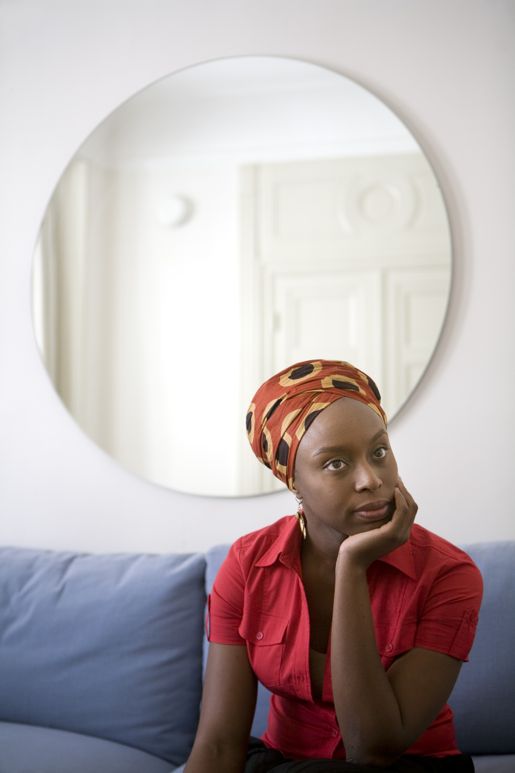 Porträtt av Chimamanda Ngozi Adichie bild
