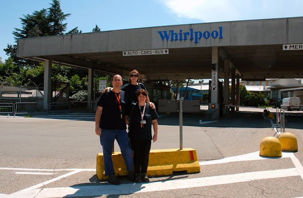Pietro Pastó, Angela Mangione och Patrizia Bosi är överens om att Whirlpool är en bra arbetsplats, trots oron inför framtiden. Foto: Kristina Wallin