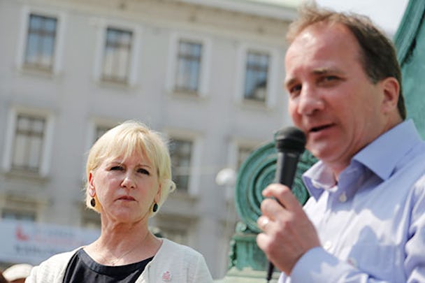 Socialdemokraternas partiledare Stefan Löfven flankerad av Margot Wallström valtalar i Göteborg inför EU-valet. Foto: Adam Ihse