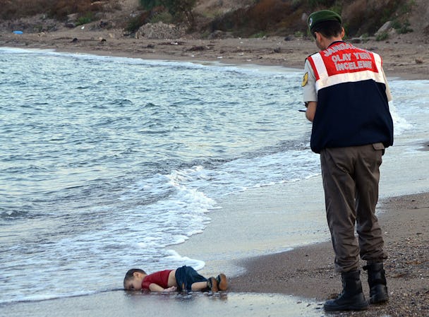 Treårige Alan Kurdis döda kropp spolades upp på en strand i Turkiet i början av september. Foto: Nilufer Demir