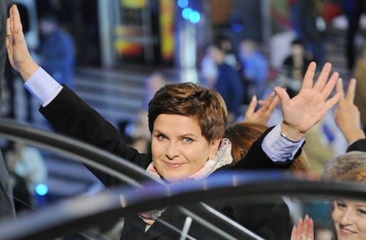 Beata Szydlo, premiärminister och ledare för det konservativa partiet Lag och rättvisa spås segra i helgens val i Polen. Foto: Alik Keplicz/AP-TT
