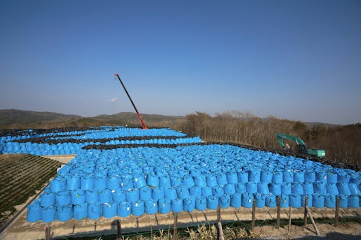 På ett berg i Shidamyo, 27 km från kärnkraftverket, lagras 10 000 säckar med kontaminerad jord. Foto: Christina Sjögren