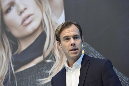 STOCKHOLM 20150924 Karl-Johan Persson, vd och koncernchef, presenterar H&M:s delÂrsrapport fˆr tredje kvartalet 2015 under en presstr‰ff pÂ huvudkontoret i Stockholm. Foto: Jonas EKstrˆmer / TT kod 10030