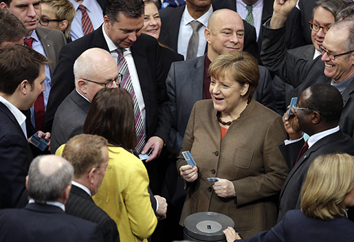 Angela Merkel i det tyska parlamentet häromdagen. Foto: AP Photo/Michael Sohn