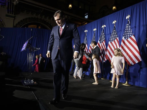 Republikanernas presidentkandidat Ted Cruz ger upp efter Donald Trumps seger i Indianapolis. Foto: Darron Cummings AP-TT