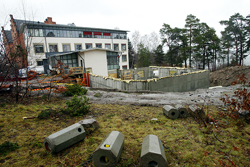 Det har gått tolv år sedan Byggnads blockerade skolbygget i Vaxholm. EU-domstolen slog fast att facket hade tagit till för kraftfulla konfliktåtgärder. När EU-kommissionen nu försöker förändra regelverket för att motverka lönedumpning stöter det på motstånd. Foto: Beril Ericson/TT