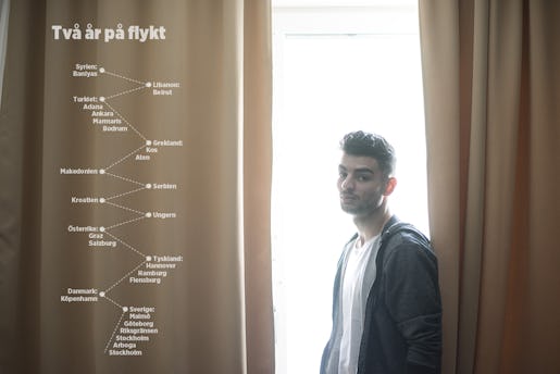 En lång resa har lett hit, till flyktingboendet i södra Stockholm, där Marwan Arkawi delar rum med två andra. ”Jag är trött. Jag skulle vilja ha ett hem, ett liv”, säger han. Foto: Alexander Mahmoud (klicka på bilden för att se den större).