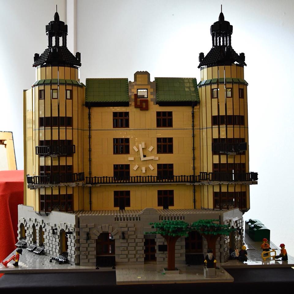 Han byggde LO-borgen – i Lego Foto bild