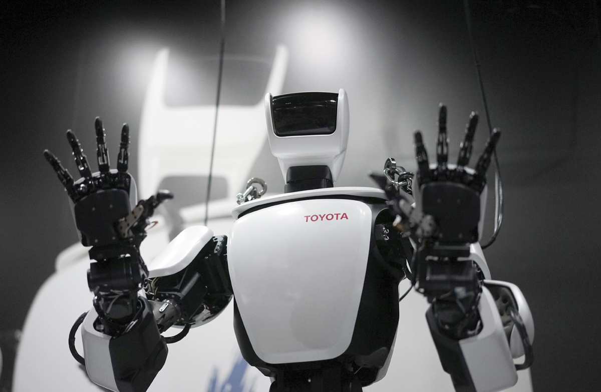 Роботы третьего поколения. T-hr3. Робот Toyota. Дистанционно управляемые роботы.