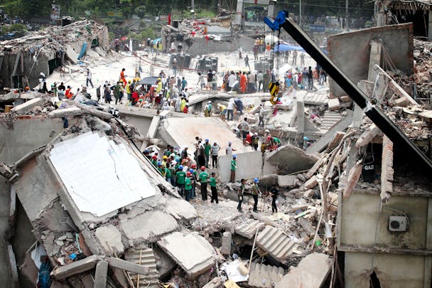 Textilfabriken Rana Plaza rasade i Bangladesh 2013, över 1100 dog.