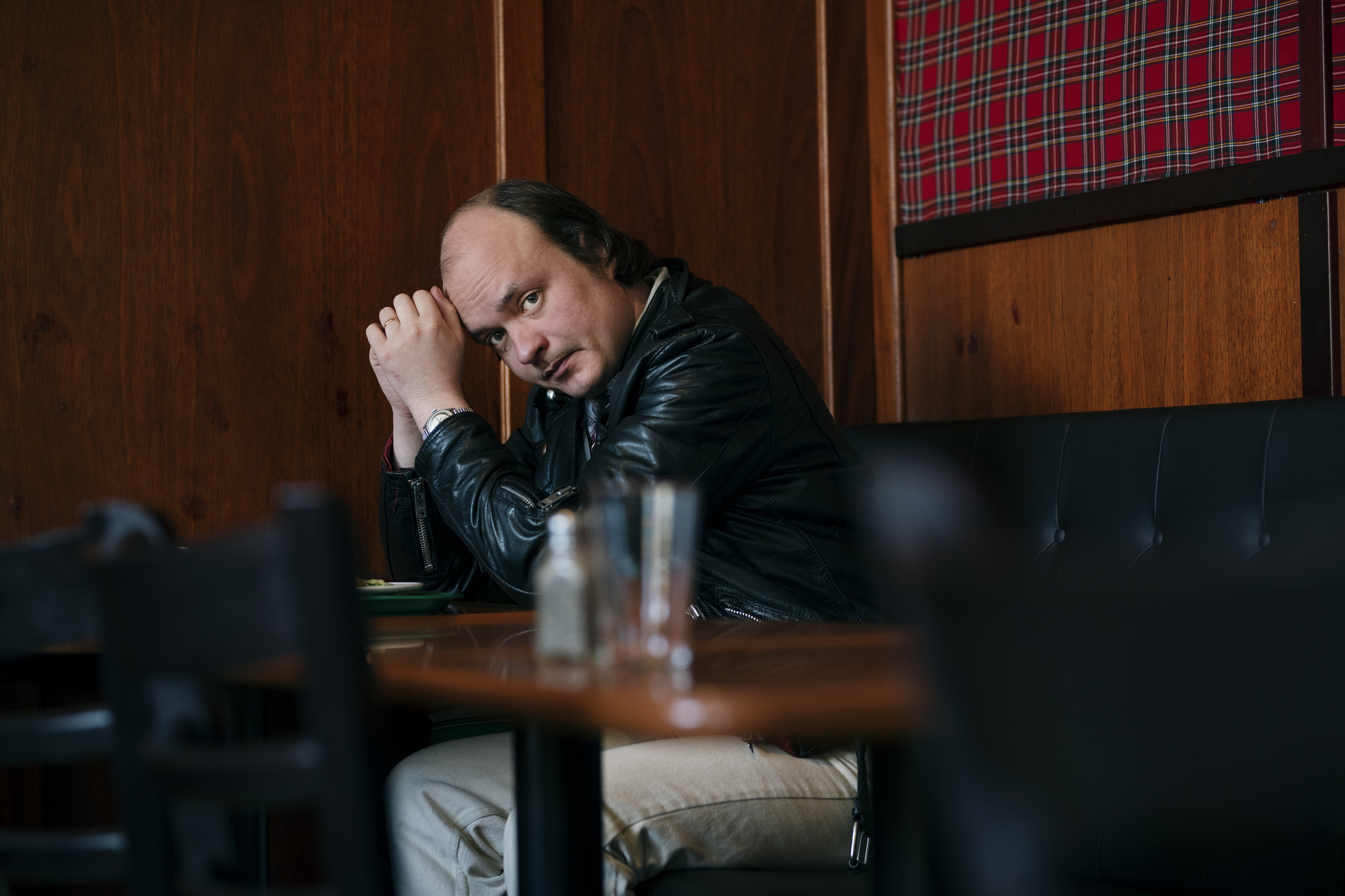 Söderorts röda rockstjärna David Ritschard slutar knega på Systembolaget Foto