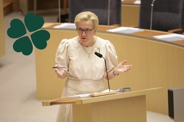 Centerpartiets Kerstin Lundgren i riksdagens talarstol.