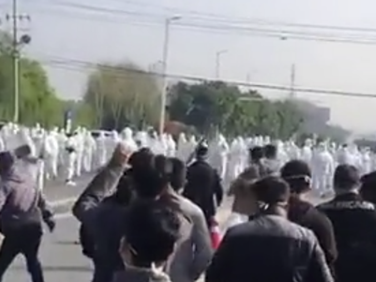 Protester på världens största iphonetillverkare Foxconn i Kina.