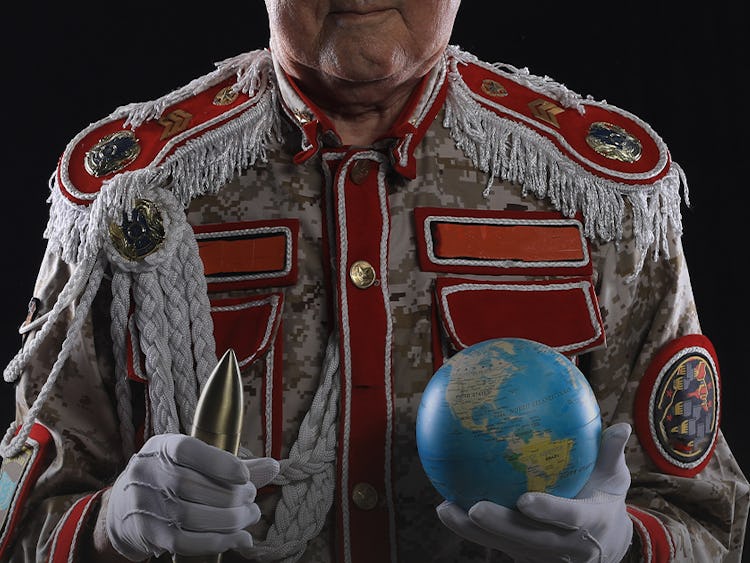 Vilken diktator har suttit längst i världen – genrebild på militärdiktator