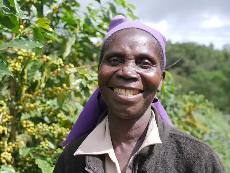 En kvinnlig lantarbetare i Malawi.