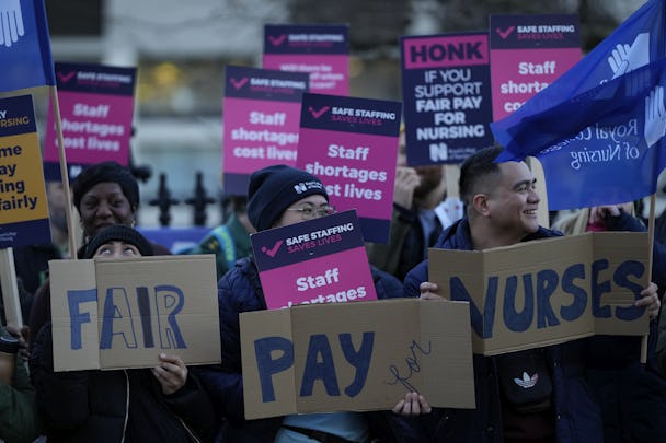 Sjuksköterskor strejkar i London, Storbritannien, under inflationskrisen.
