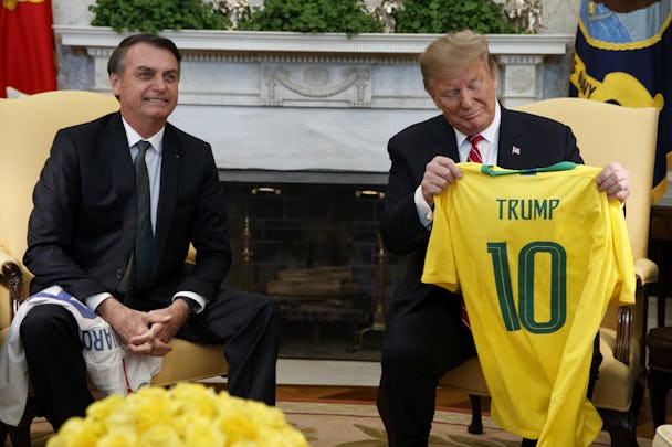Högerpopulisterna Jair Bolsonaro och Donald Trump möts i Vita huset.