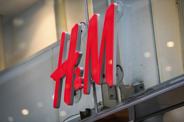 H&M vill ge 1500 butiksanställda färre timmar.