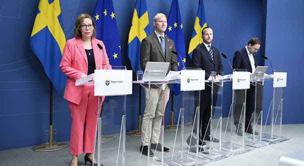 Migrationsminister Maria Malmer Stenergard (M) tillsammans med Ludvig Aspling (SD), Christian Carlsson (KD) och Fredrik Malm (L).