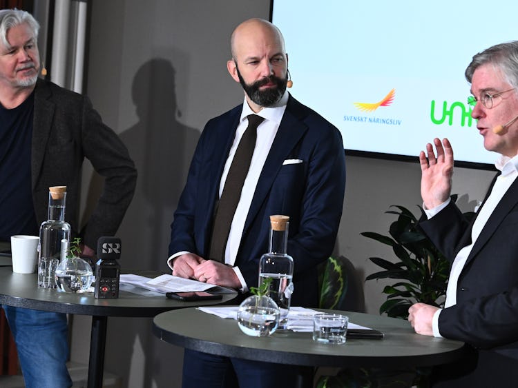 Torbjörn Johansson, avtalssekreterare LO, Mattias Dahl, vice vd Svenskt Näringsliv, och Martin Wästfelt, förhandlingschef Unionen under en presskonferens om etableringsjobb i december 2022.