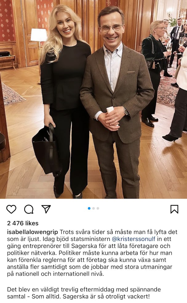 Isabella Löwengrip böjds in till mingel av statsminister Ulf Kristersson (M).