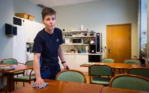 Anette Dahlberg sägs upp efter fyra år på ISS. Nu måste hon leta efter ett nytt jobb.
