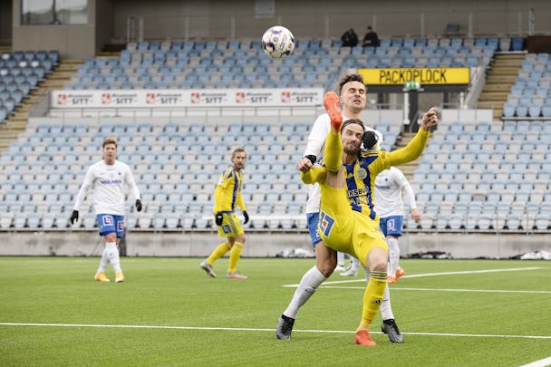 Fotbollsmatch på IFK Norrköpings arena Platinumcars Arena