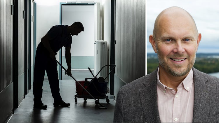 Delad bild på en man som, städar en korridor med mopp och hink och ett porträtt på Johan Gammelgård i kavaj.