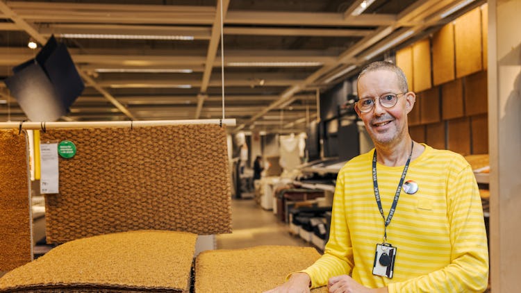 Johan Stöde Englund, anställd på Ikea. Johan kom full till jobbet på Ikea – det blev vändpunkten i hans liv