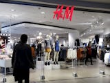 H&M anställda, arbetsmiljö, personal, butik, H&M