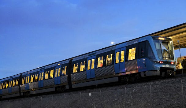 Tunnelbana i Stockholm. MTR vill fortsätta driva den men konkurrenter utmanar i upphandling.