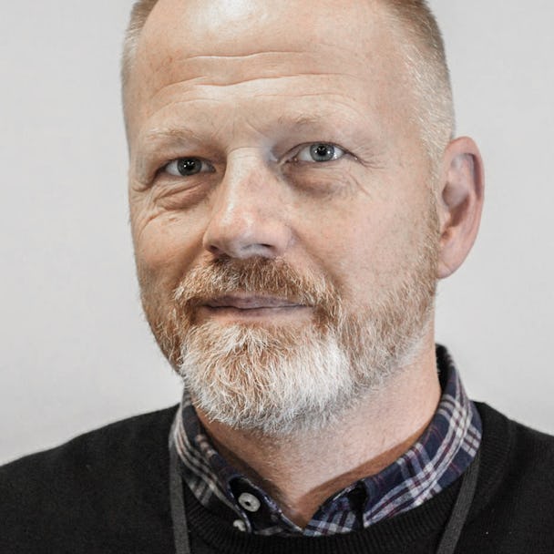 Porträttbild på Sis-chefen Petter Wåhlberg som tittar in i kameran.