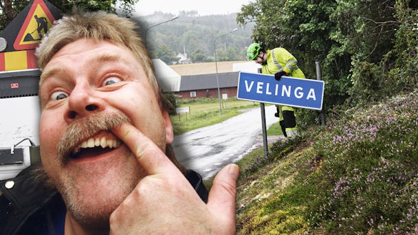 Bild på Eddie Meduza och vägarbetaren Patrik Spångberg, som måste sätta upp en ny skylt i Velinga några gånger om året.