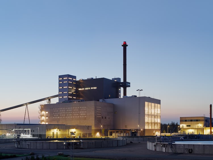 Dödsolyckan inträffade på ett område där man hanterar biobränsle till kraftvärmeverket vid Sobacken i Borås.