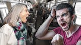 Fotomontage med en skrikande kvinna och en skrikande man framför en interiör från ett tåg.