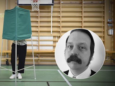 Bild på en person som röstar bakom en skärm i en gymnastiksal med en infälld bild på Joakim Karlsson.