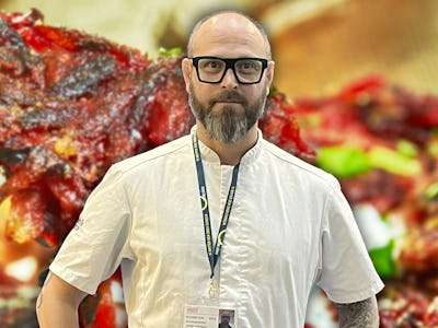 Montage med Johan Karlsson i glasögon framför en närbild på en bit rödbetsbiff på en gaffel.