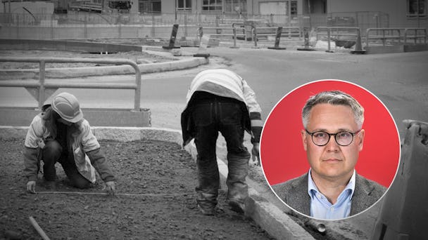 Två anläggningsarbetare jobbar med att lägga asfalt; infälld bild av Johan Danielsson med röd bakgrund.