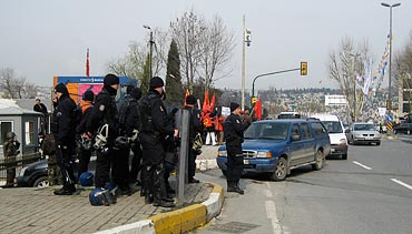 Poliser i Istanbul använde gummikulor och tårgas.