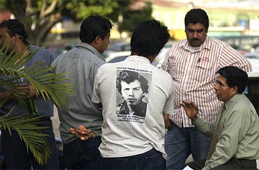 På t-tröjan syns Edgar Rene Aldama, en av de fackliga ledarna på Coca-Cola som sköts i Guatemala. Nu är han inspirerande martyr för de fackligt aktiva på Coca-Cola.
