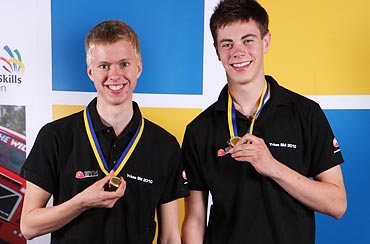 Mikael Andersson och Stefan Allansson från Bräckegymnasiet i Göteborg blev årets mästare i trädgårdsanläggning.