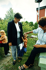 Ylva Thörns kommentar: Bilden är tagen när jag hämtar min son Viktor hos dagmamman Marie-Louise.