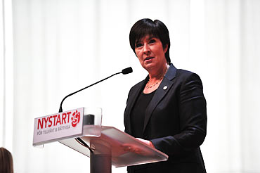 Mona Sahlin avskedstalade på extrakongressen 2011.